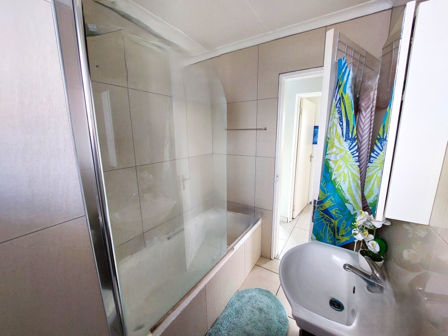 2 Bedroom Property for Sale in Groenkloof Gauteng