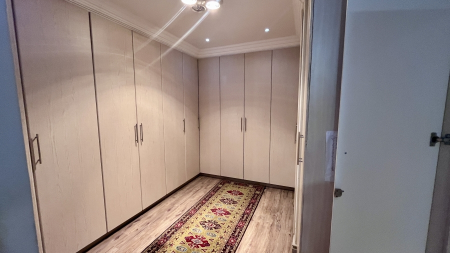8 Bedroom Property for Sale in Bergtuin Gauteng