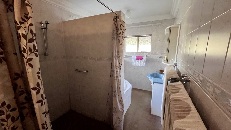 8 Bedroom Property for Sale in Bergtuin Gauteng
