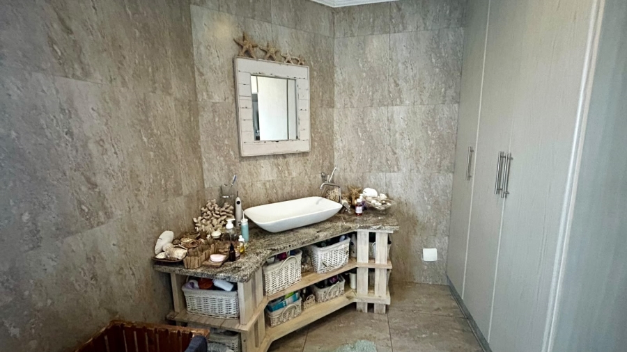 8 Bedroom Property for Sale in Bergtuin Gauteng