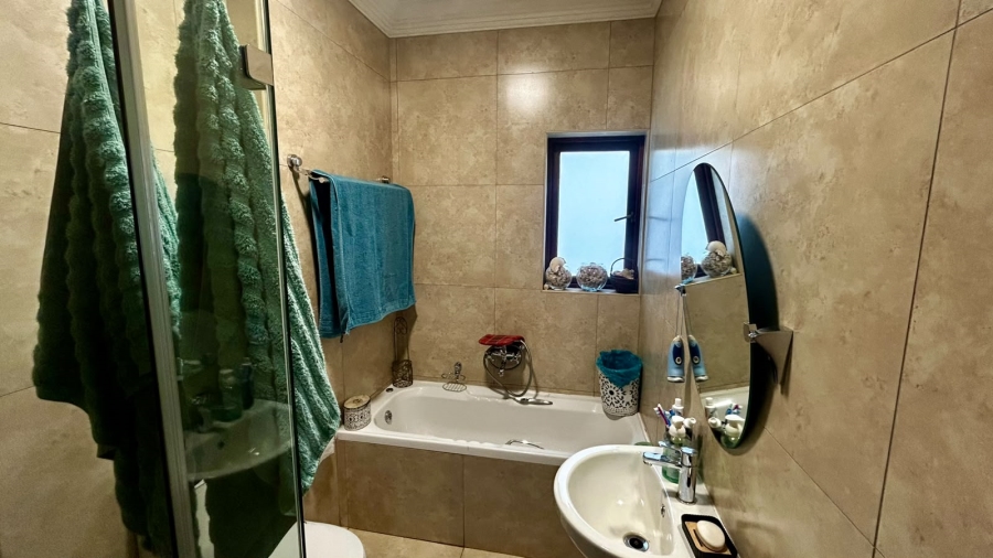8 Bedroom Property for Sale in Bergtuin Gauteng