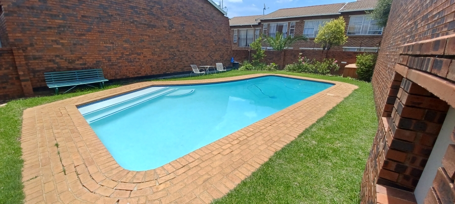 To Let 2 Bedroom Property for Rent in Ferndale Gauteng