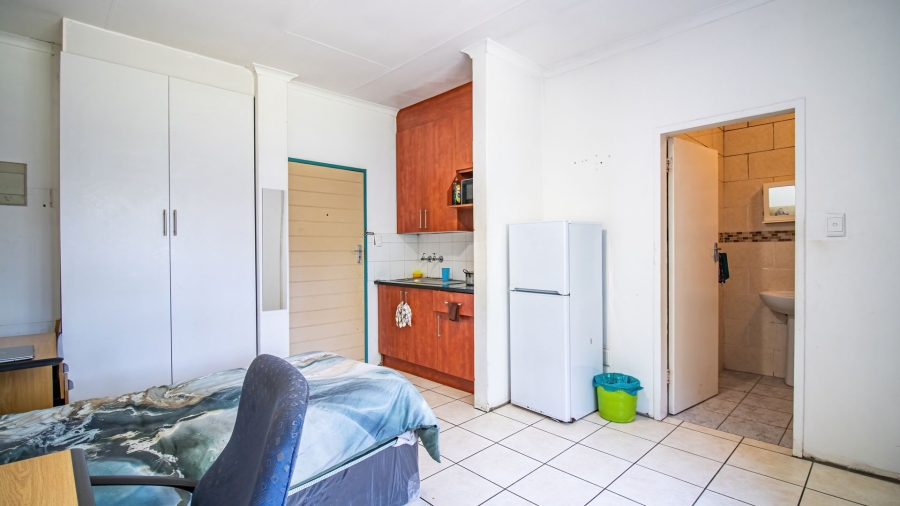 1 Bedroom Property for Sale in Glen Austin Gauteng