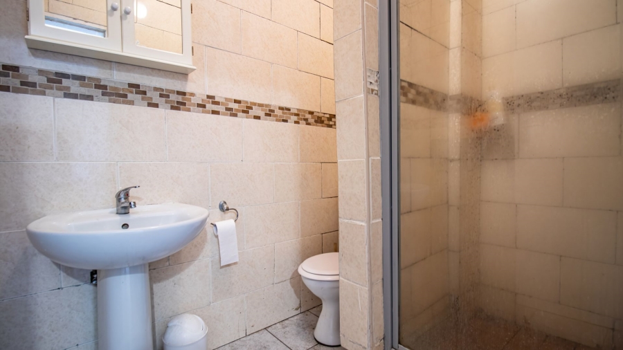 1 Bedroom Property for Sale in Glen Austin Gauteng