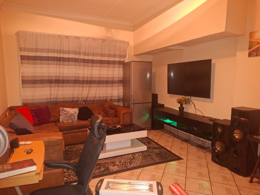 2 Bedroom Property for Sale in Vanderbijlpark Cw 6 Gauteng