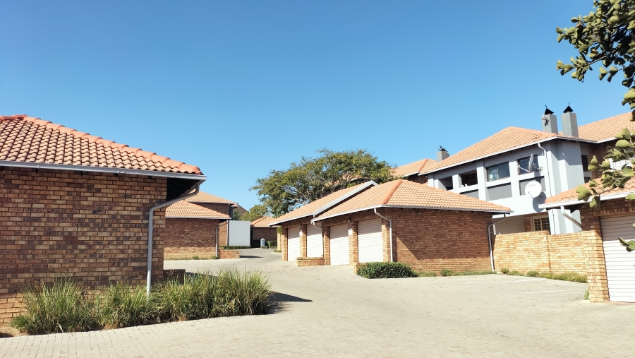 2 Bedroom Property for Sale in Raslouw A H Gauteng