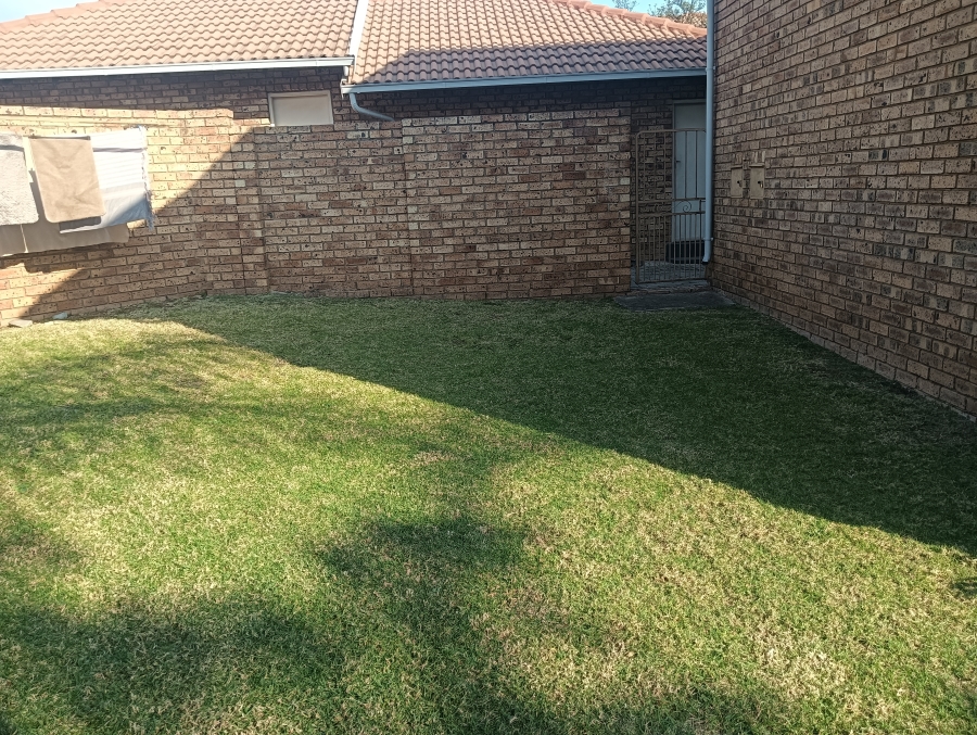 2 Bedroom Property for Sale in Raslouw A H Gauteng