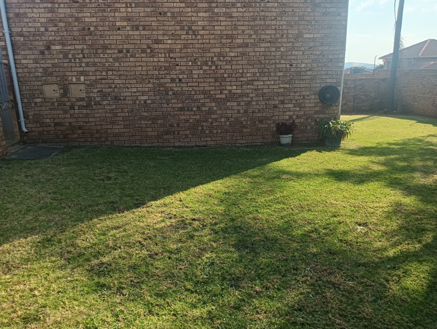 2 Bedroom Property for Sale in Raslouw A H Gauteng
