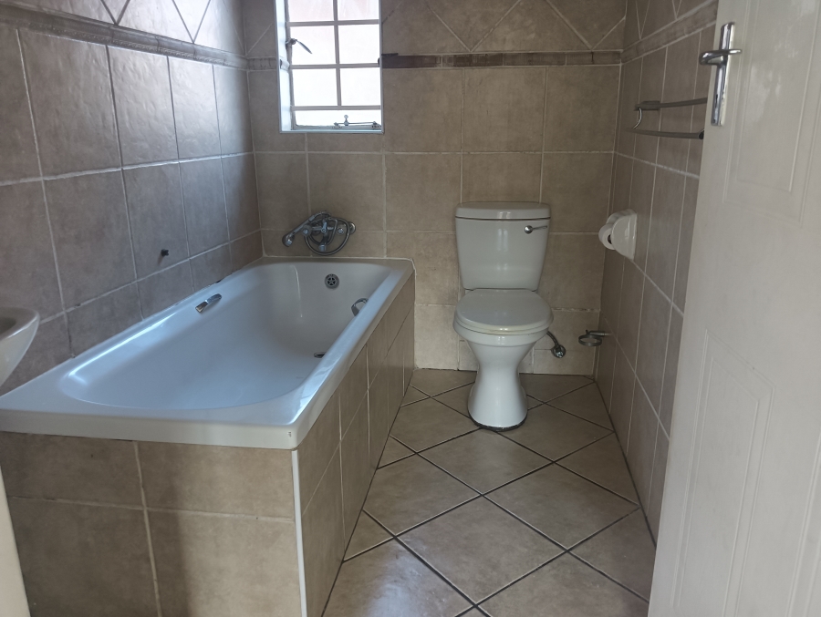 2 Bedroom Property for Sale in Raslouw A H Gauteng