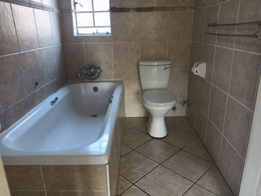 2 Bedroom Property for Sale in Raslouw A H Gauteng