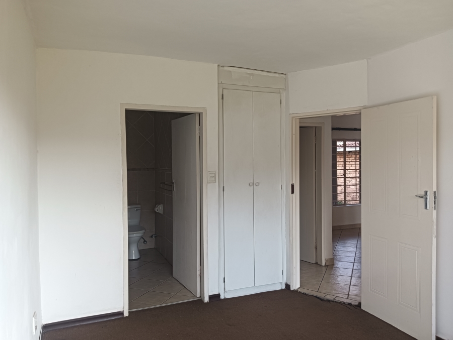 2 Bedroom Property for Sale in Raslouw A H Gauteng