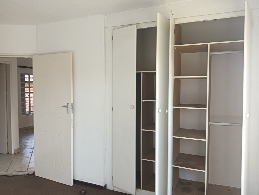 2 Bedroom Property for Sale in Raslouw A H Gauteng