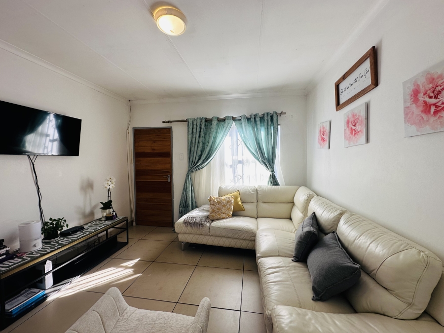 2 Bedroom Property for Sale in Selcourt Gauteng