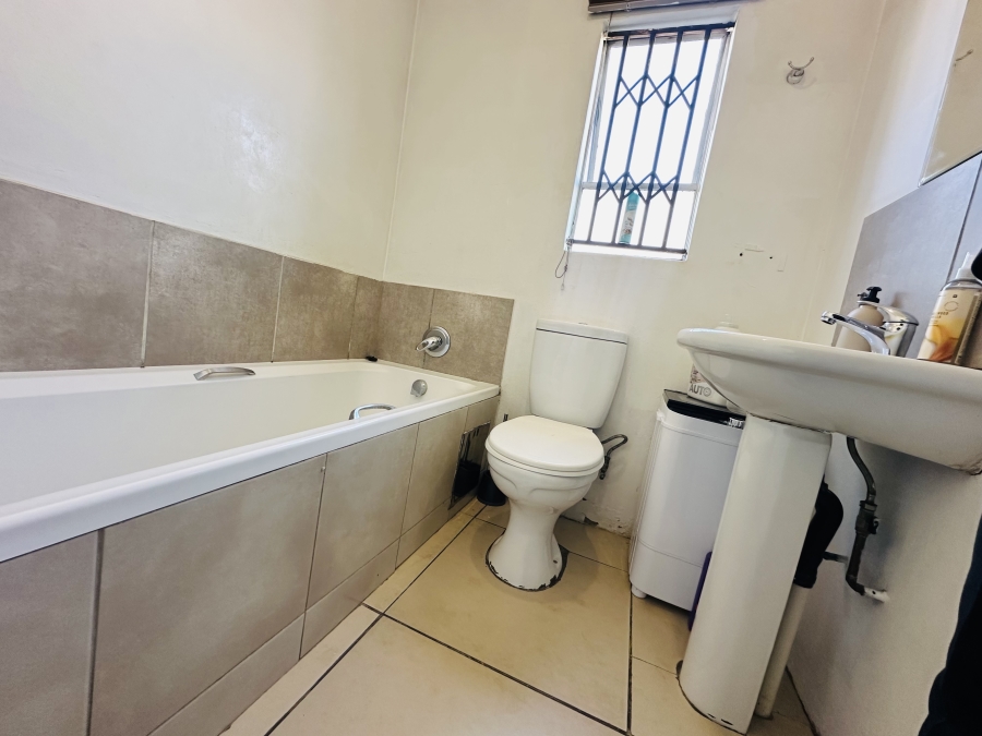 2 Bedroom Property for Sale in Selcourt Gauteng