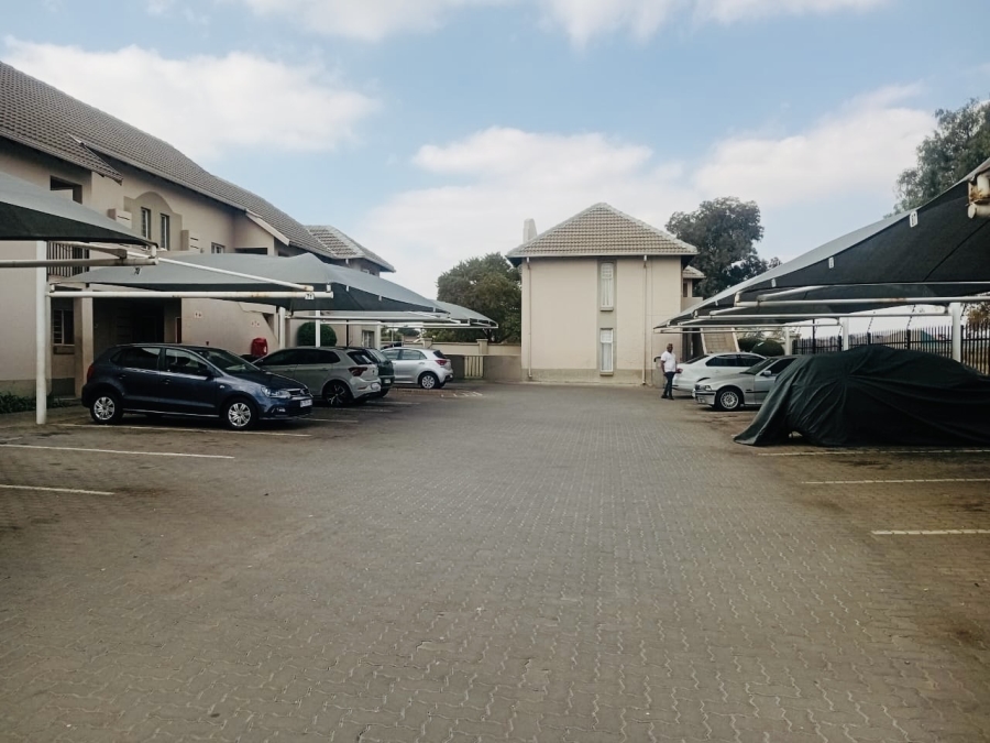 1 Bedroom Property for Sale in Klippoortje Gauteng