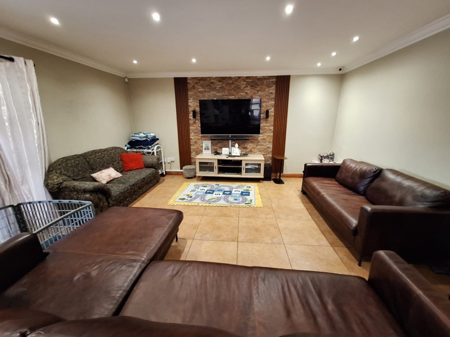 4 Bedroom Property for Sale in Vanderbijlpark SE 8 Gauteng