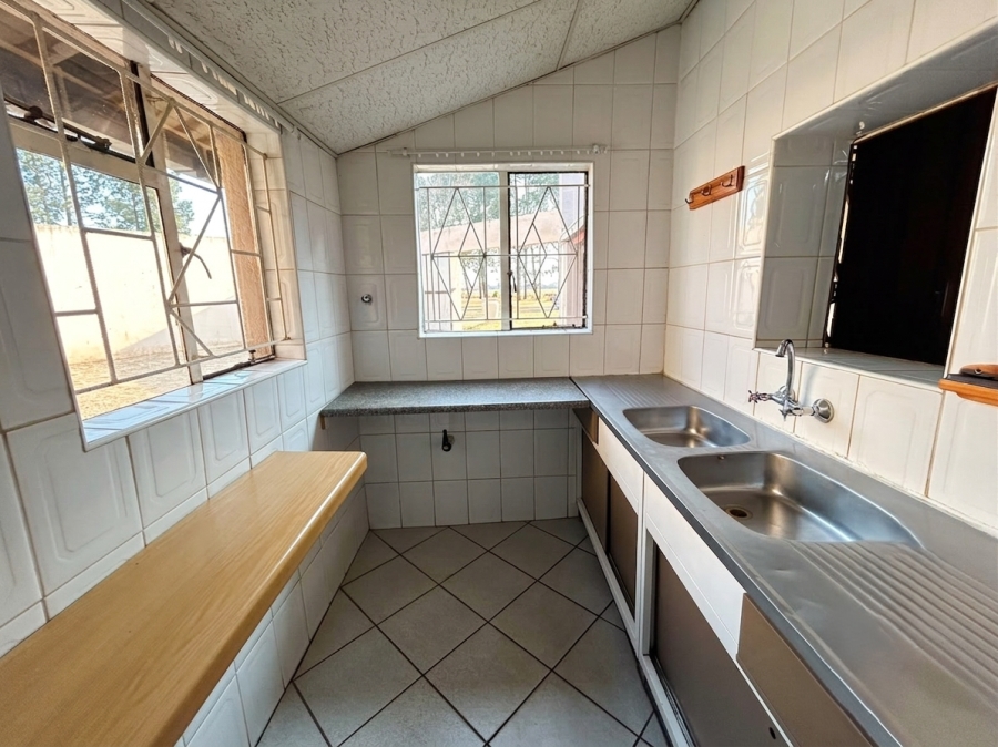 To Let 3 Bedroom Property for Rent in Zuurfontein Gauteng