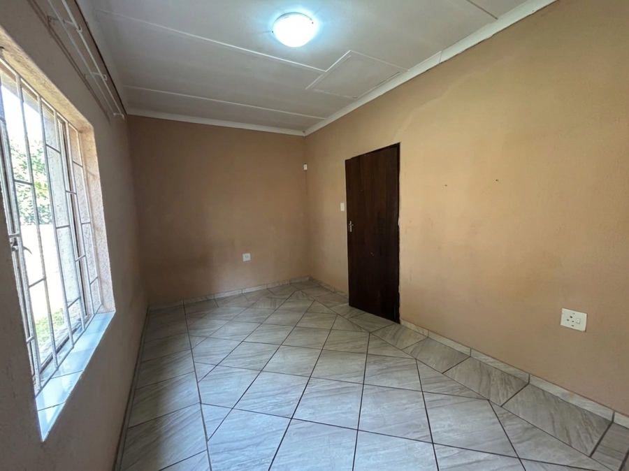 To Let 3 Bedroom Property for Rent in Zuurfontein Gauteng