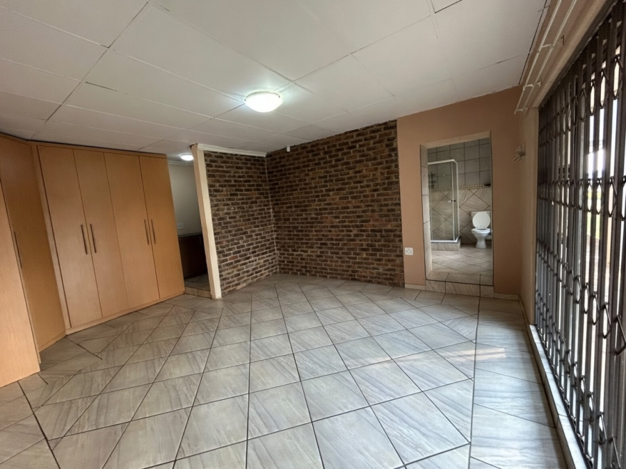 To Let 3 Bedroom Property for Rent in Zuurfontein Gauteng