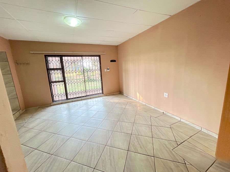 To Let 3 Bedroom Property for Rent in Zuurfontein Gauteng