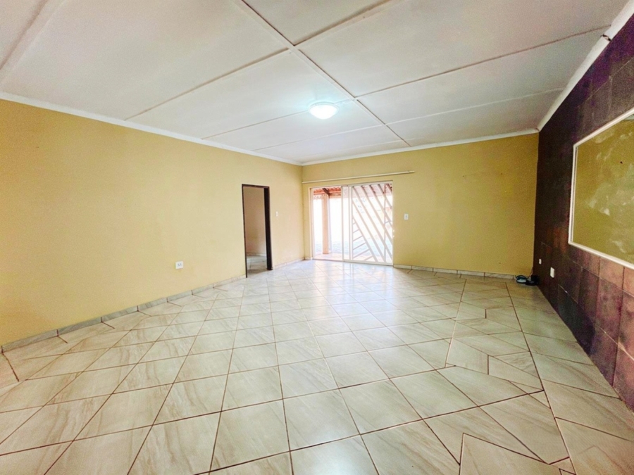 To Let 3 Bedroom Property for Rent in Zuurfontein Gauteng