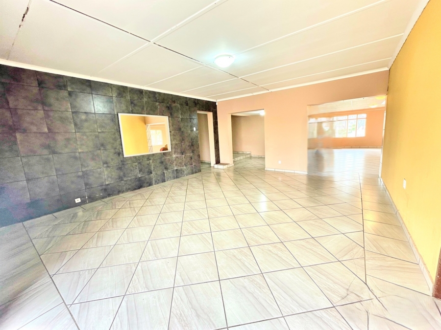 To Let 3 Bedroom Property for Rent in Zuurfontein Gauteng