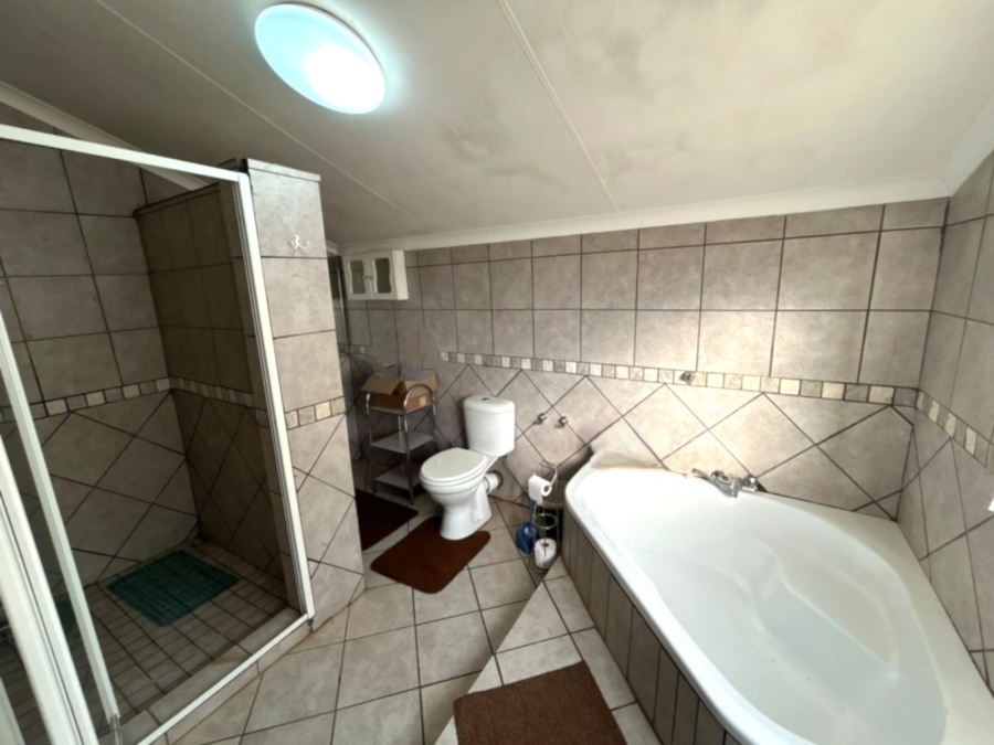 To Let 3 Bedroom Property for Rent in Zuurfontein Gauteng