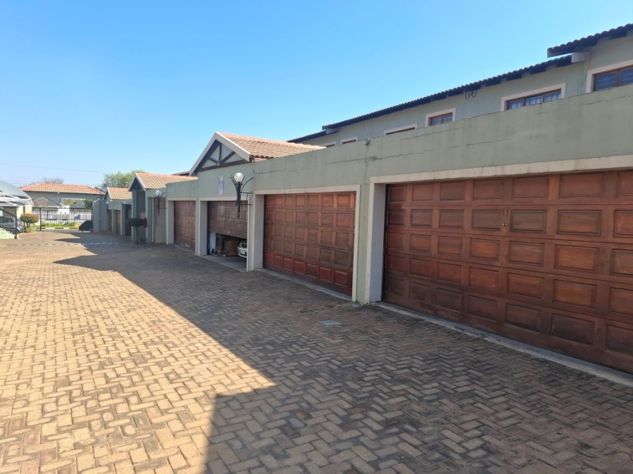 2 Bedroom Property for Sale in Greenhills Gauteng