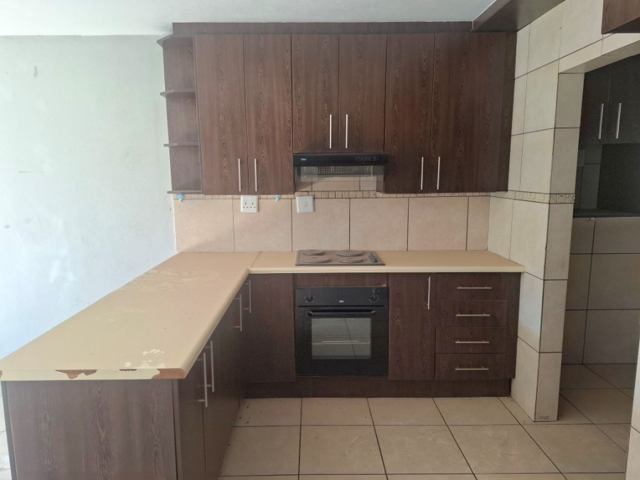 2 Bedroom Property for Sale in Greenhills Gauteng
