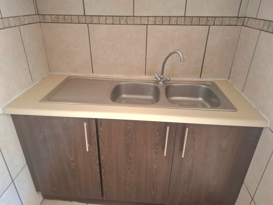 2 Bedroom Property for Sale in Greenhills Gauteng