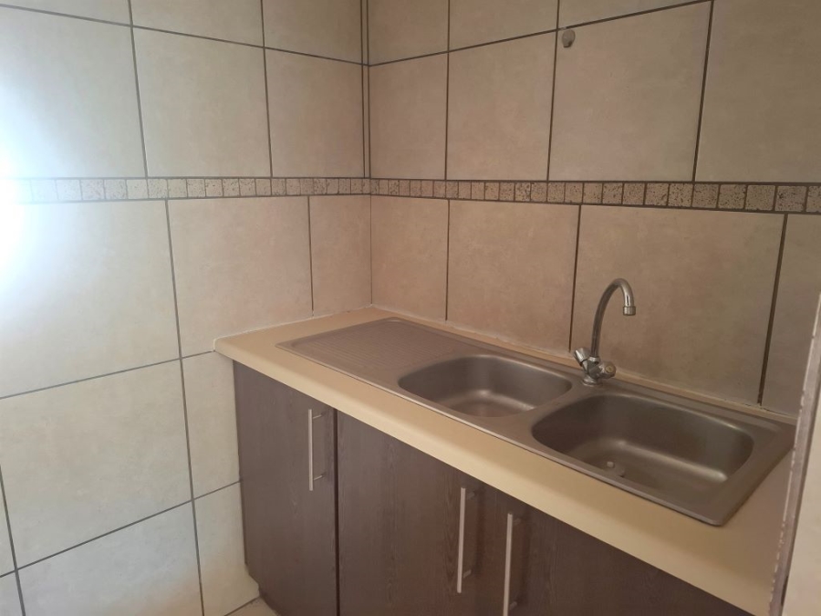 2 Bedroom Property for Sale in Greenhills Gauteng