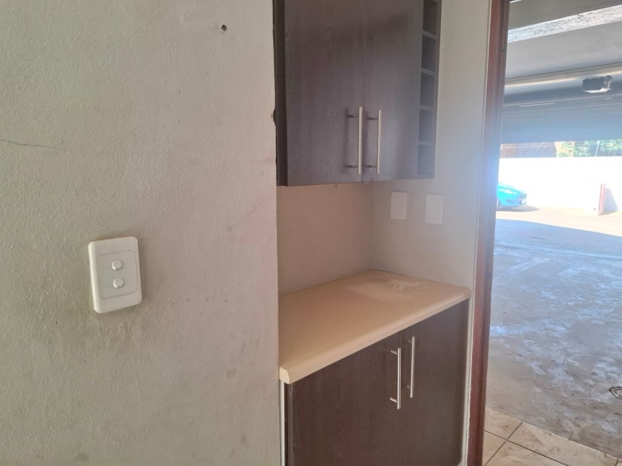 2 Bedroom Property for Sale in Greenhills Gauteng