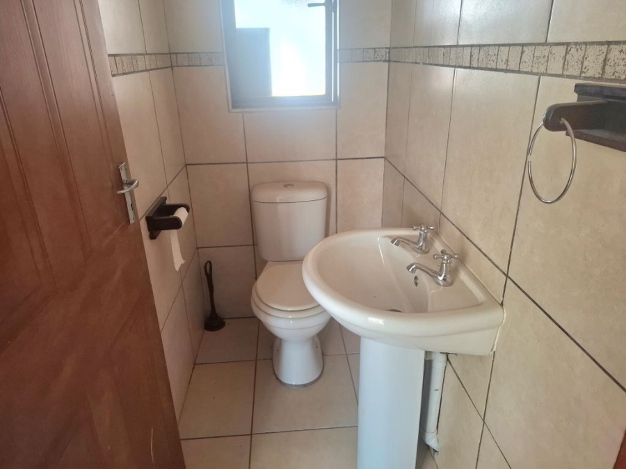 2 Bedroom Property for Sale in Greenhills Gauteng