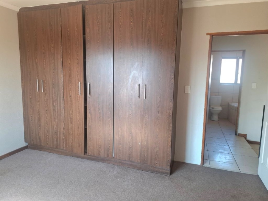 2 Bedroom Property for Sale in Greenhills Gauteng