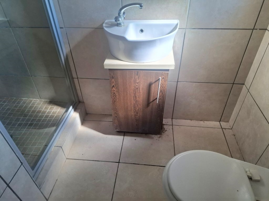 2 Bedroom Property for Sale in Greenhills Gauteng