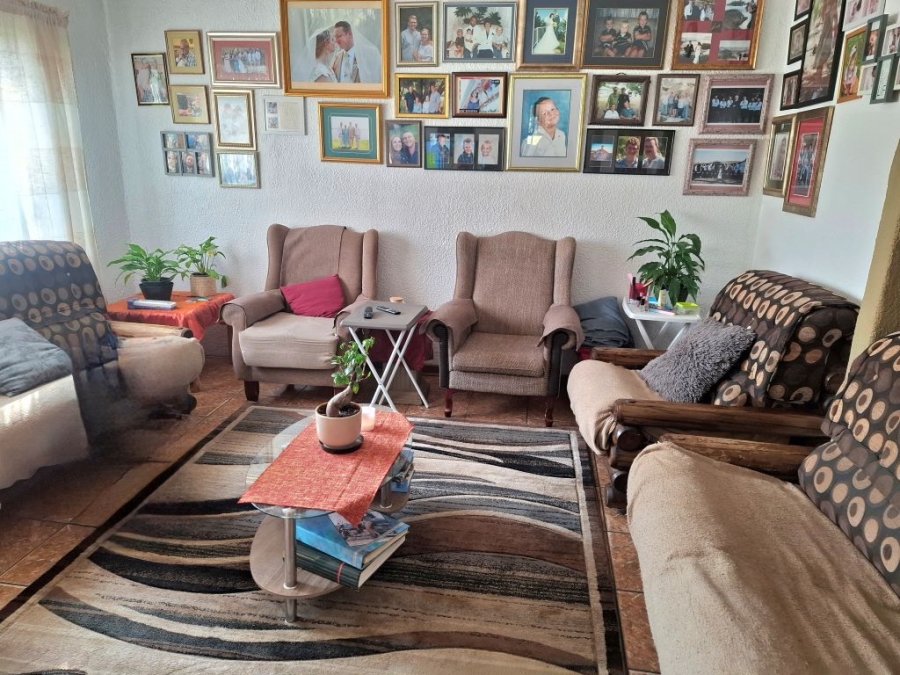4 Bedroom Property for Sale in Loumarina A H Gauteng