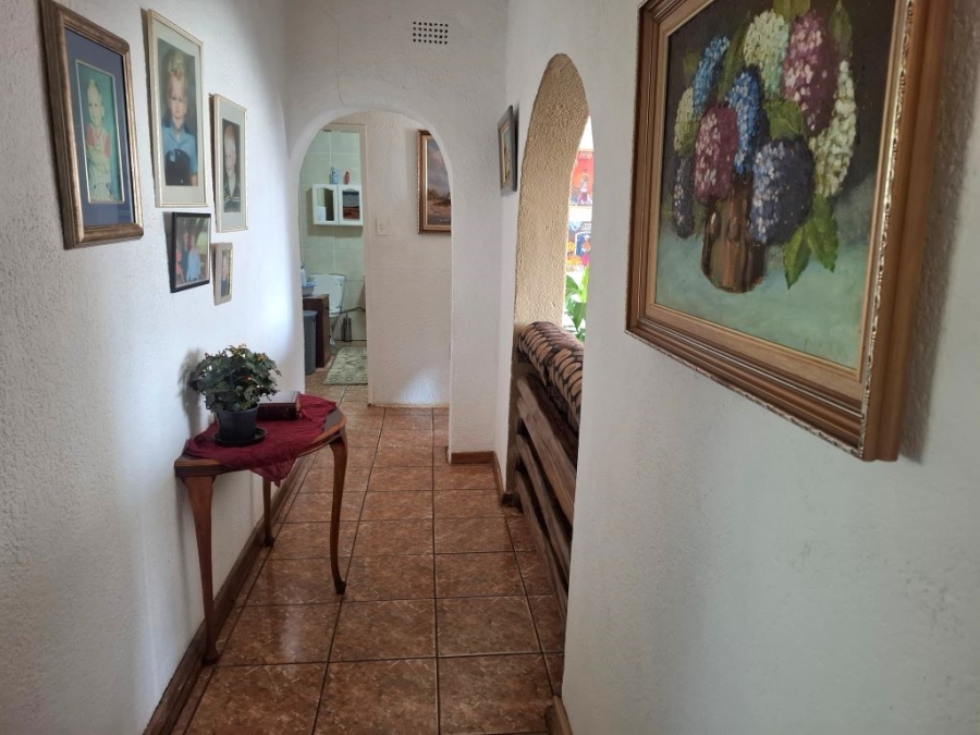 4 Bedroom Property for Sale in Loumarina A H Gauteng