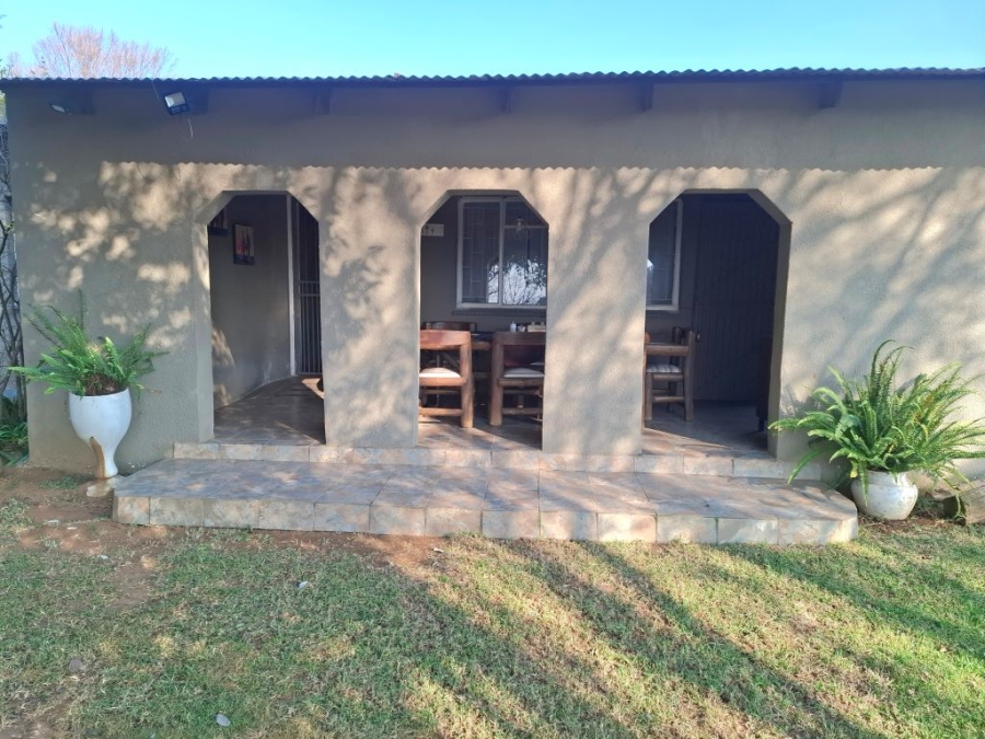 4 Bedroom Property for Sale in Loumarina A H Gauteng