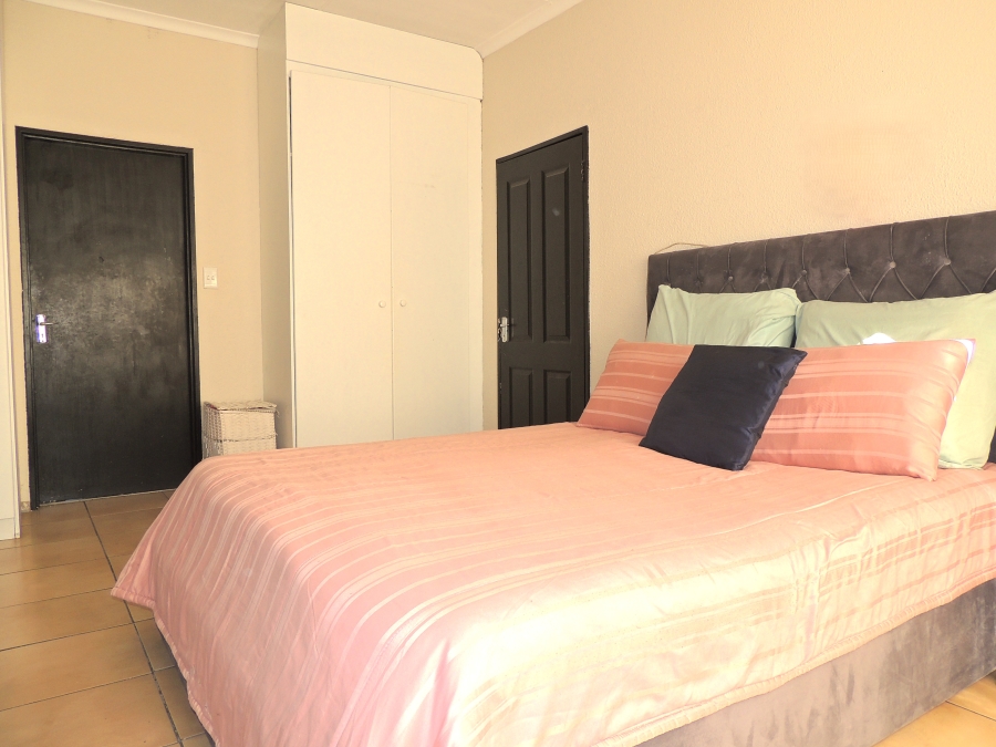 3 Bedroom Property for Sale in Willowbrook Gauteng
