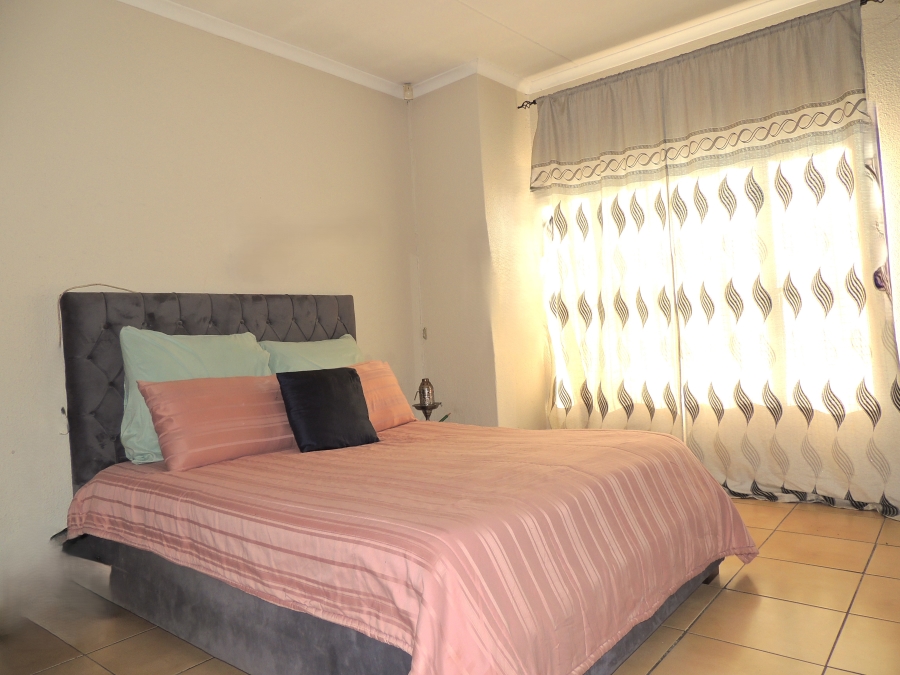 3 Bedroom Property for Sale in Willowbrook Gauteng