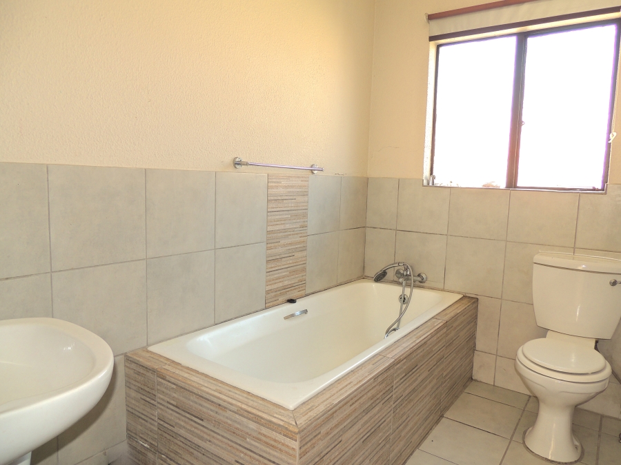 3 Bedroom Property for Sale in Willowbrook Gauteng