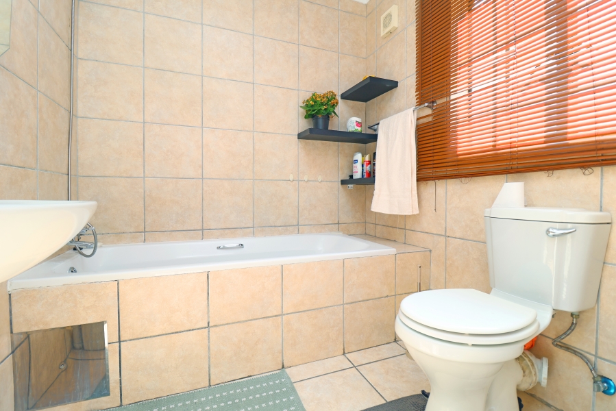1 Bedroom Property for Sale in Ferndale Gauteng