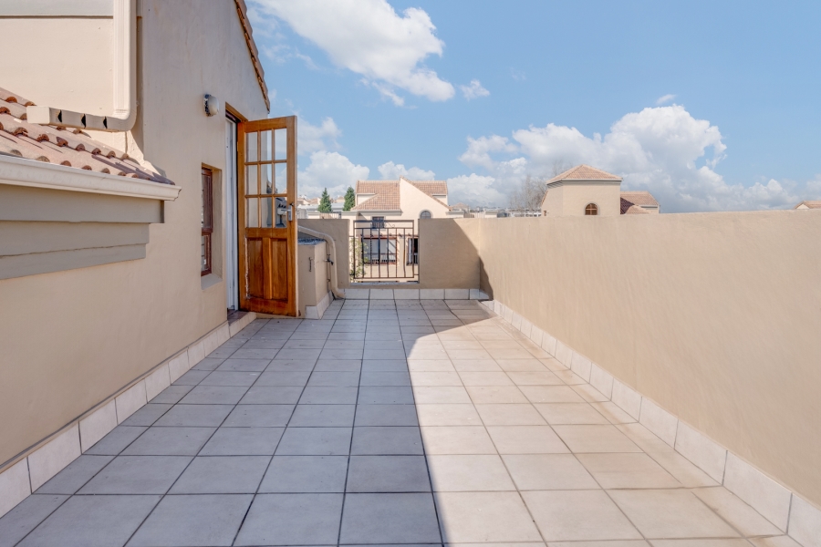 2 Bedroom Property for Sale in Lonehill Gauteng