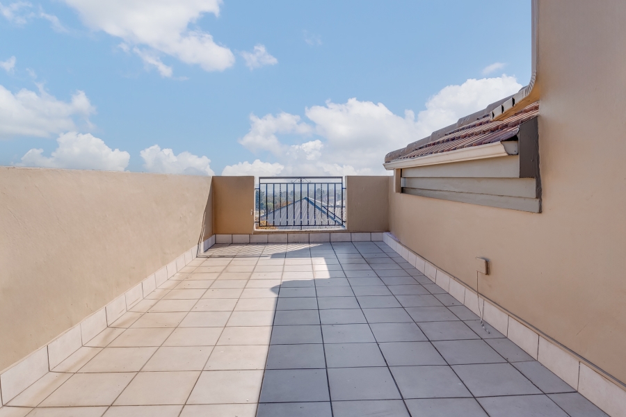 2 Bedroom Property for Sale in Lonehill Gauteng