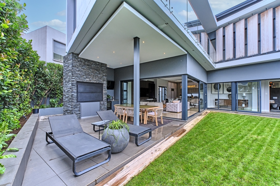 4 Bedroom Property for Sale in Waterfall Country Village Gauteng
