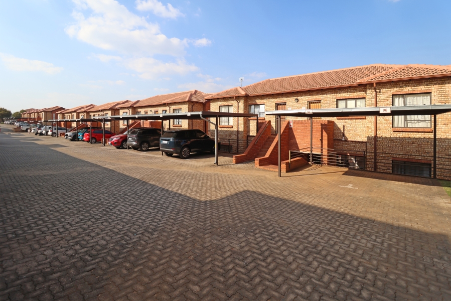 2 Bedroom Property for Sale in Weltevreden Park Gauteng