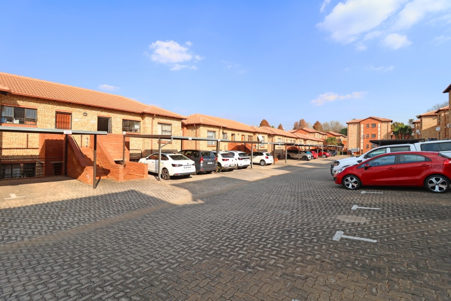 2 Bedroom Property for Sale in Weltevreden Park Gauteng