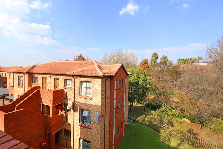 2 Bedroom Property for Sale in Weltevreden Park Gauteng