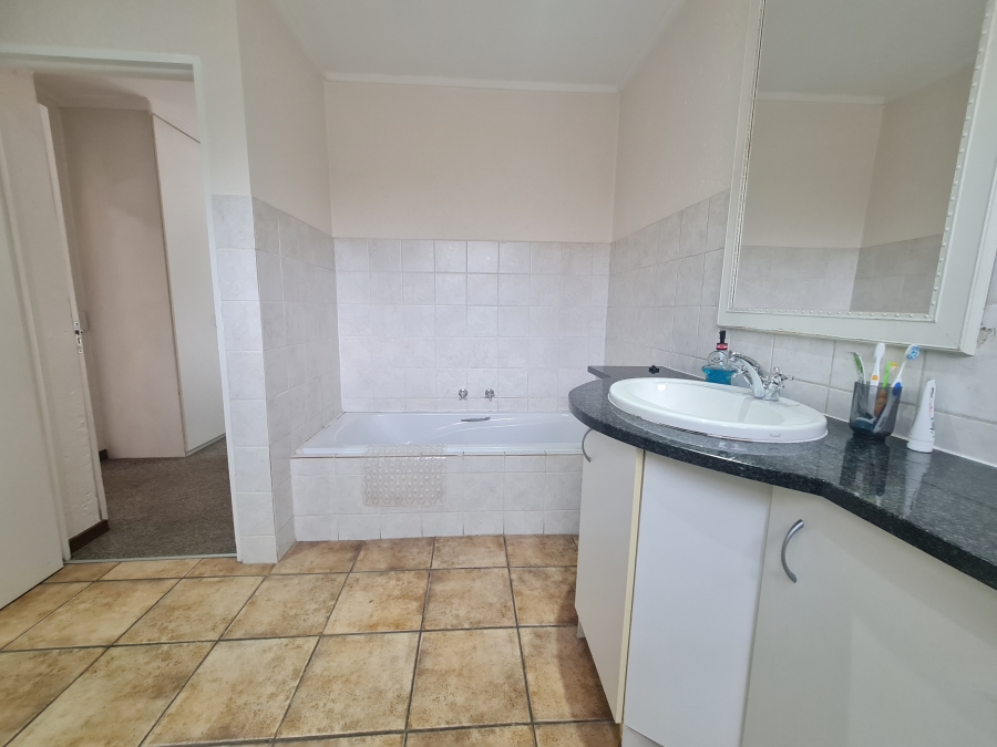To Let 2 Bedroom Property for Rent in Darrenwood Gauteng