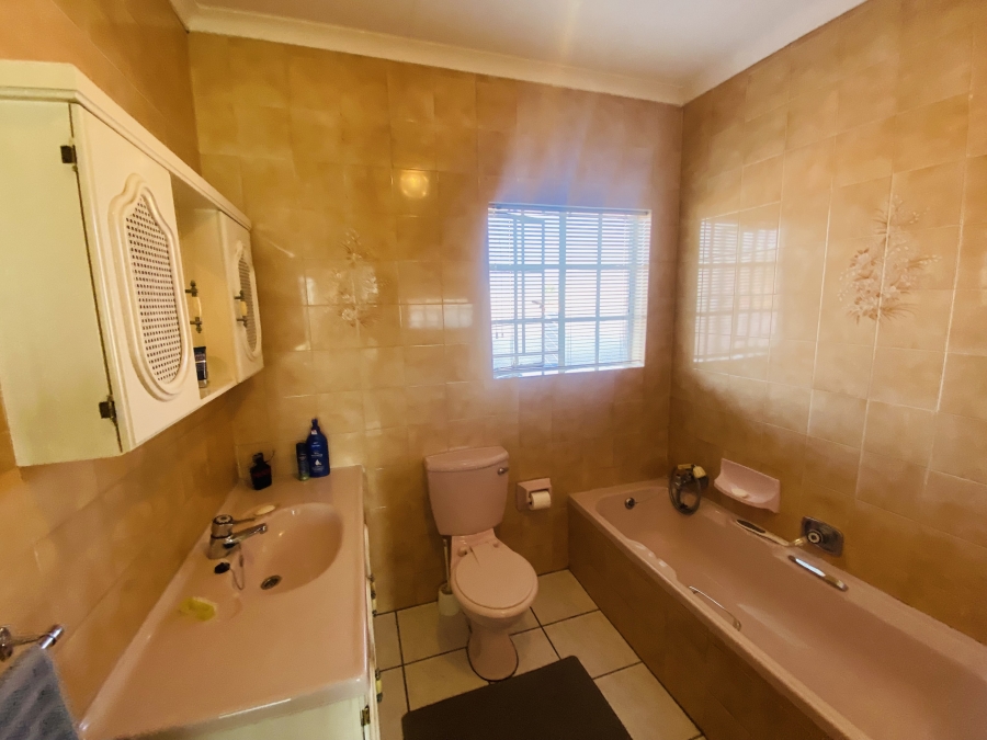 3 Bedroom Property for Sale in New Redruth Gauteng